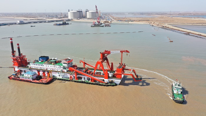 疏浚公司"天麒号"围绕工程难点奋力破局,多点发力,面对工期紧,吹距长